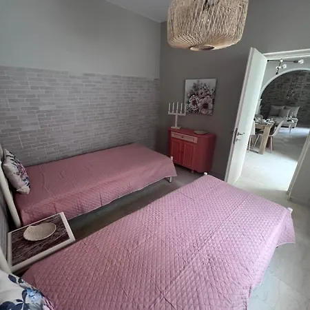 Lolas House